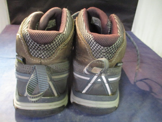 Load image into Gallery viewer, Used Keen Hiking Boots Size 5
