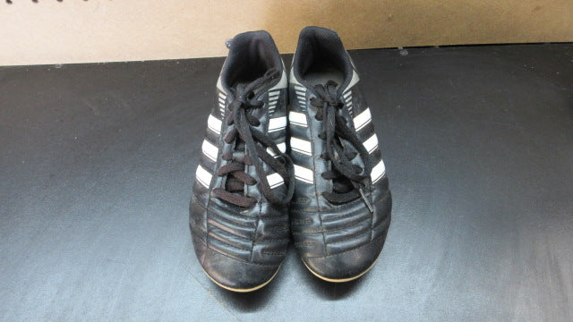 Load image into Gallery viewer, Used Adidas Puntero VIII FG Youth Soccer Cleats - Size 3
