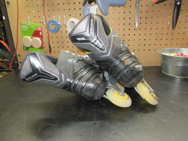 Load image into Gallery viewer, Used Bauer RS Roller Hockey Skates - Junior 5
