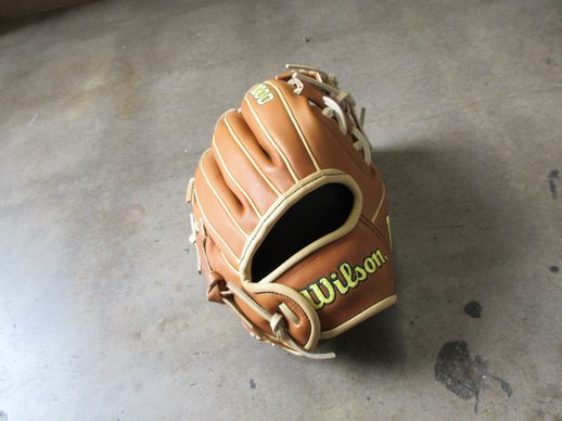 Load image into Gallery viewer, New Wilson A2000 Classic DP15 11.5" Leather Infield Glove - RHT
