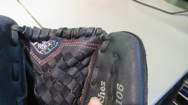 Load image into Gallery viewer, Used Mizuno Finch GPP 1106 Youth 11&quot; LHT Glove
