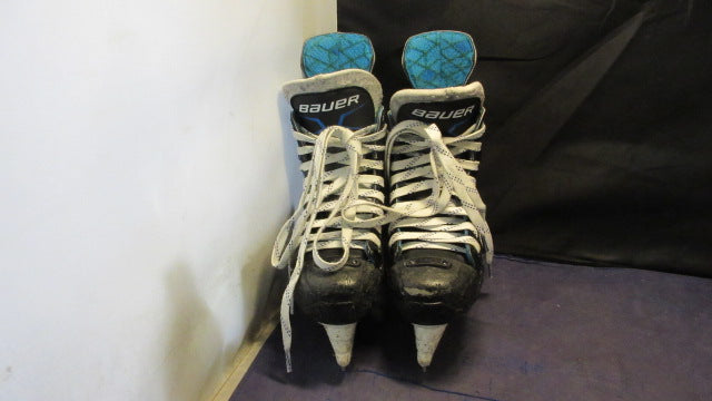 Load image into Gallery viewer, Used Bauer XLP Hockey Skates Size Youth
