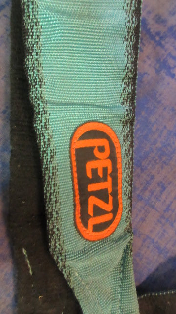 Load image into Gallery viewer, Used Petzl Mercury C31 Climbing Harness - broken plastic rings
