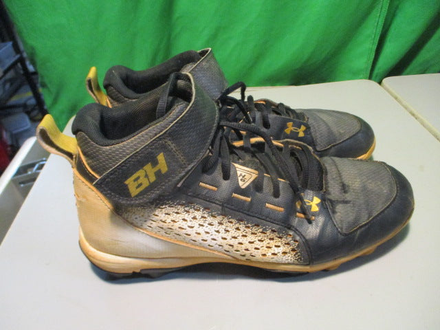 Load image into Gallery viewer, Used Under Armour BH Size 8 Baseball Cleats
