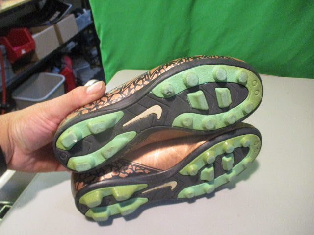 Load image into Gallery viewer, Used Nike Hyper Venom Size Youth 1 Soccer Cleats

