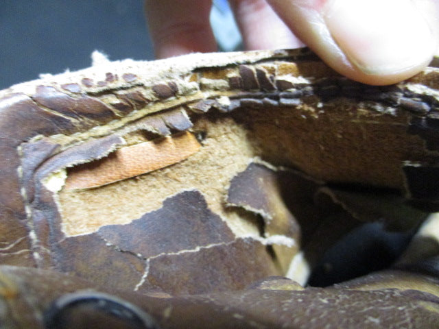 Load image into Gallery viewer, Used Vitnage MacGregor 740 Willie Mays Leather Glove
