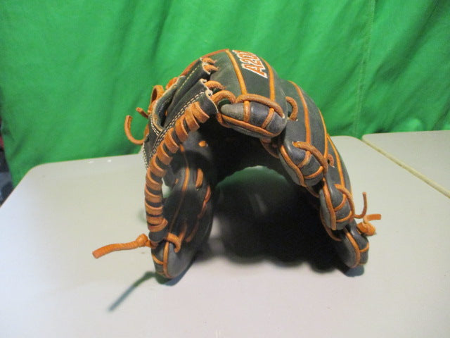 Load image into Gallery viewer, Used Wilson A2000 1716 11.5 Glove - RHT
