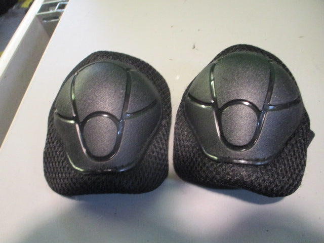 Load image into Gallery viewer, Used Youth Skating Elbow Pads
