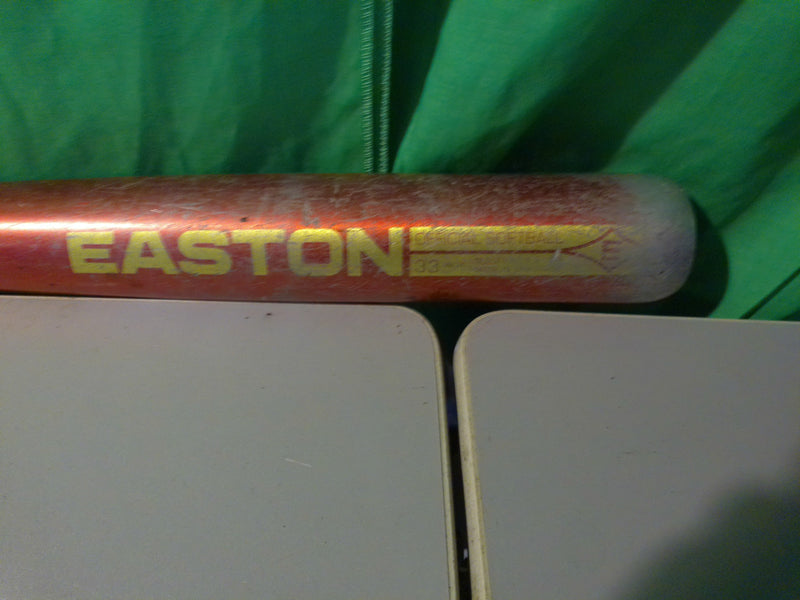 Load image into Gallery viewer, Used Easton 33&quot; -2 (31oz) Red Softball Bat
