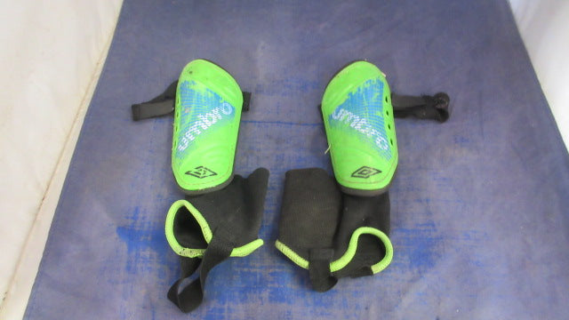 Load image into Gallery viewer, Used Umbro Shin Guards Size Youth - wear
