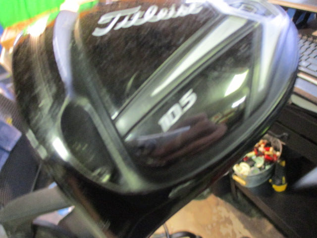 Load image into Gallery viewer, Used Titleist 915 D2 10.5 Deg Lefty Driver Reg Flex

