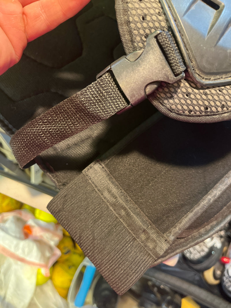 Load image into Gallery viewer, Used Star Knight Small Chest protector black with zipper
