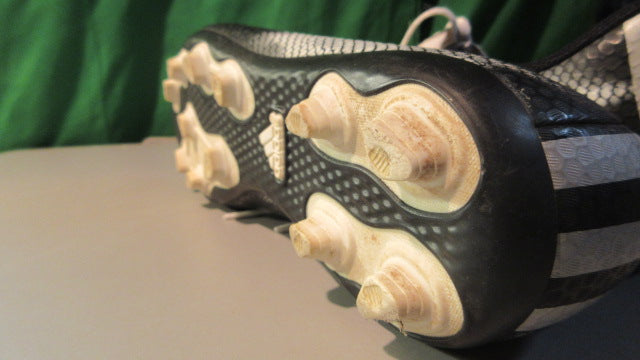 Load image into Gallery viewer, Used Adidas F5 FxG J Size 5 Outdoor Soccer Cleats
