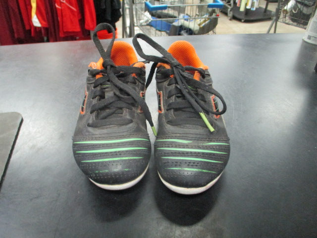 Load image into Gallery viewer, Used Diadora Size kids 10.5 Soccer Cleats

