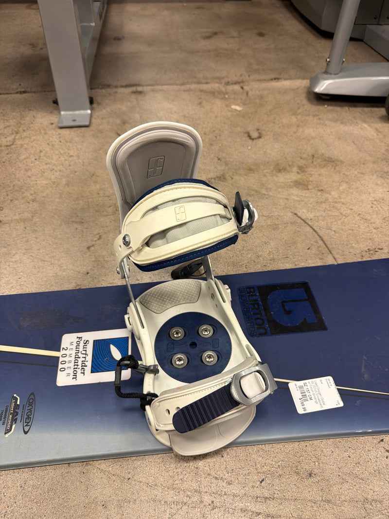 Load image into Gallery viewer, Used Oxygen Globe 55 157cm Snowboard w/ Forum Bindings
