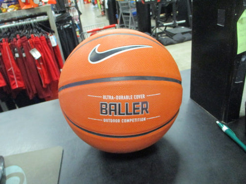 Used Nike baller 29.5 Outdoor Basketball