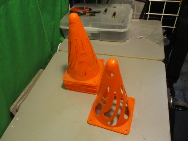 Load image into Gallery viewer, Used 9&quot; Cones - Set of 12
