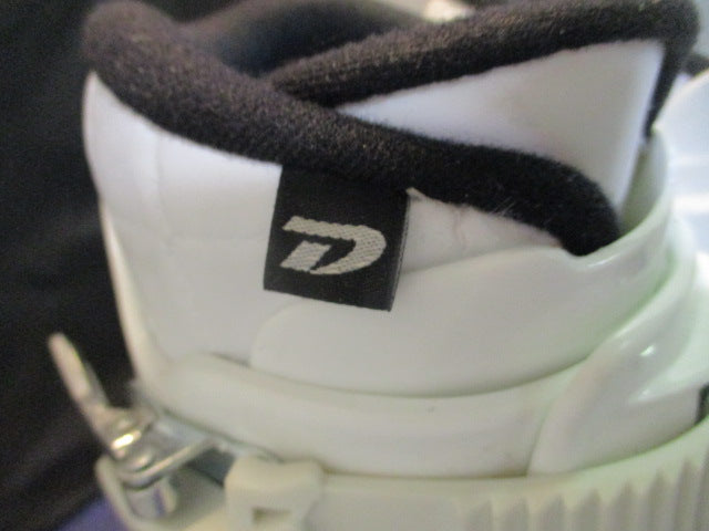 Load image into Gallery viewer, Used Axis Luna 2 Ski Boots Youth Size 22.5
