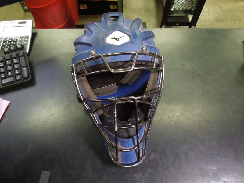 Load image into Gallery viewer, Used Mizuno Samurai MSCH255 Blue Hockey Style Catchers Helmet Size 6 1/2 - 7 1/4
