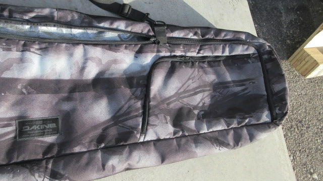 Load image into Gallery viewer, Used Dakine 165cm Snowbaord Bag
