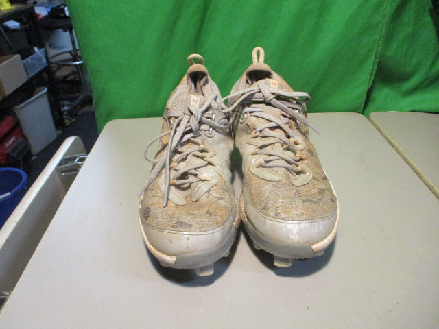 Load image into Gallery viewer, Used Under Armour BH Size 8 Baseball Cleats
