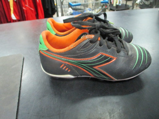 Used Diadora Size kids 10.5 Soccer Cleats