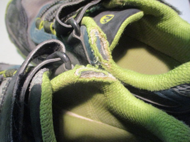 Load image into Gallery viewer, Used Merrell Size youth 13 Shoes ( Has Wear )
