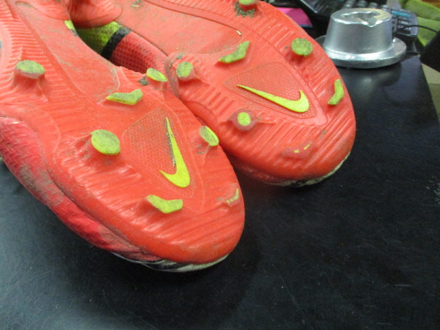 Load image into Gallery viewer, Used Nike Phantom youth Soccer cleats in white size 6Y Spikes are worn down

