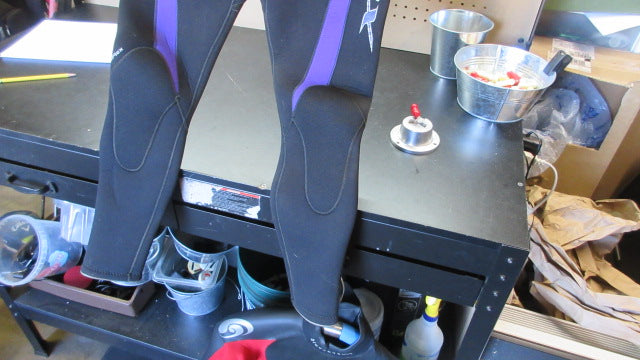 Load image into Gallery viewer, Used Xcel Performance Womens Wet Suit
