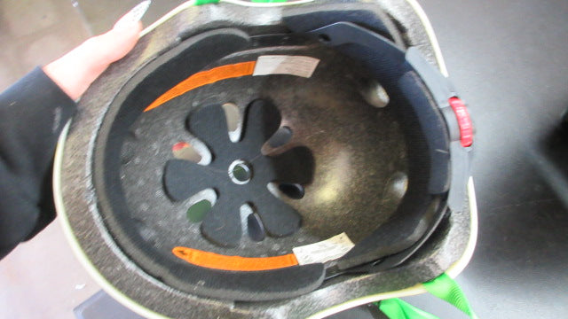 Load image into Gallery viewer, Used Lime Skating Helmet - Size XL
