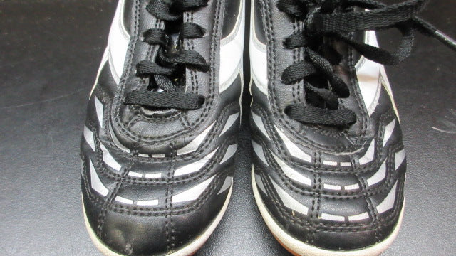 Load image into Gallery viewer, Used Diadora Men's Capitano ID Indoor Soccer Shoes - Size Youth 12
