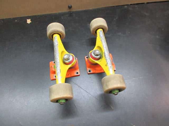 Load image into Gallery viewer, Used Krux Skateboard Trucks
