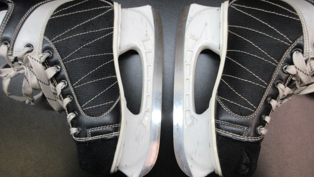 Load image into Gallery viewer, Used Contender Hockey Skates - Size 6
