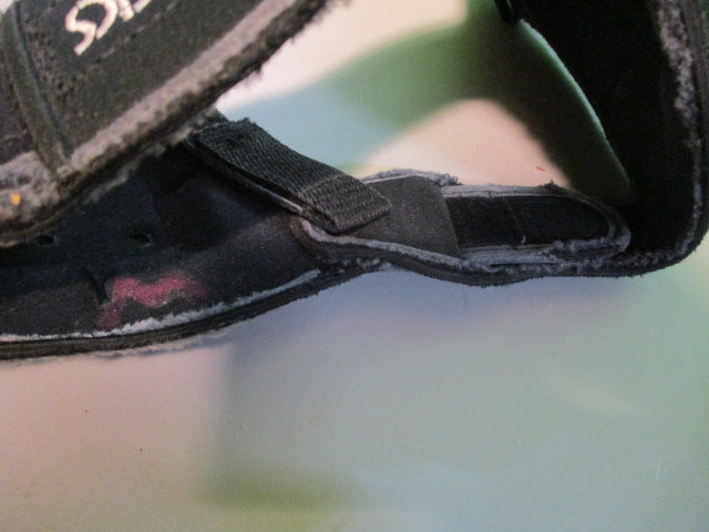 Load image into Gallery viewer, Used asics Black Wrestling HEAD GEAR
