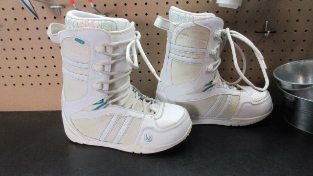Load image into Gallery viewer, Used K2 Plush Snowboard Boots - Size 8
