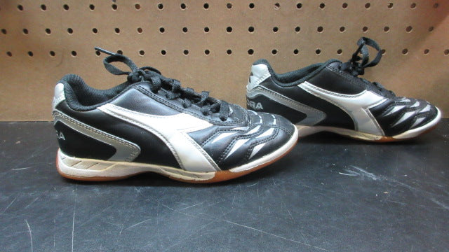 Load image into Gallery viewer, Used Diadora Men's Capitano ID Indoor Soccer Shoes - Size Youth 12
