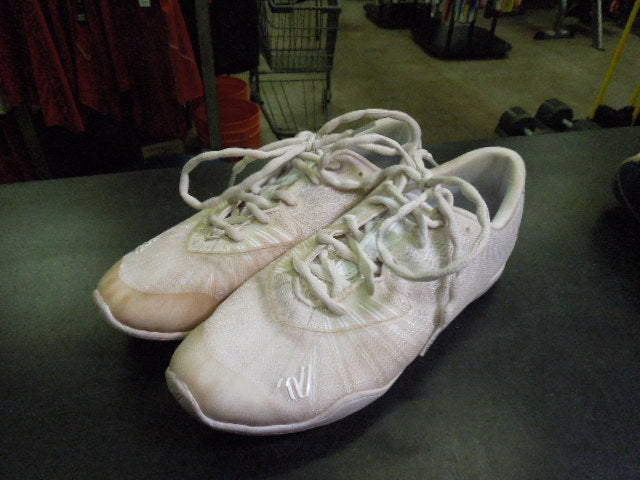 Load image into Gallery viewer, Used Varsity Spirit Legacy Cheer Shoes Size 9
