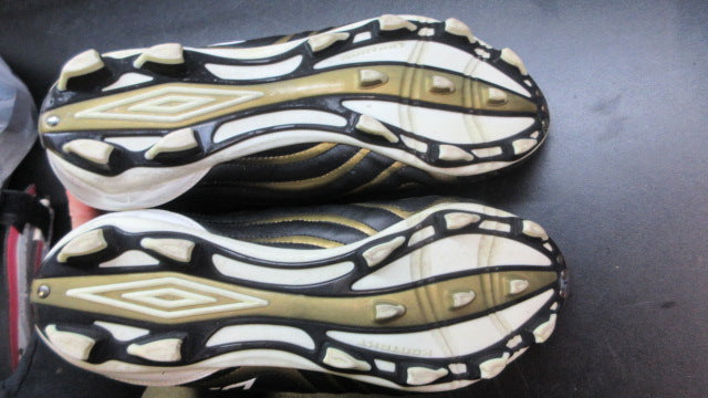 Load image into Gallery viewer, Used Umbro Soccer Cleats - Size 10
