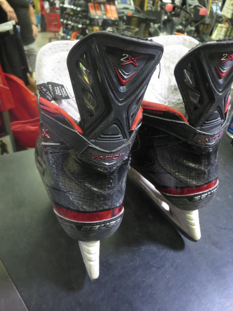 Load image into Gallery viewer, Used Bauer Vapor 2X Junior Hockey Skates Size 5D
