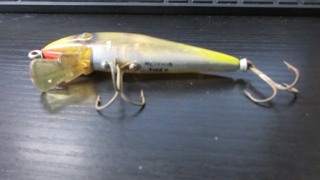 Load image into Gallery viewer, Used Vintage Heddon Tiger Fishing Lure
