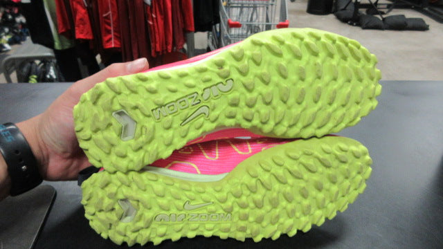 Load image into Gallery viewer, Used Nike Air Zoom Size 6 Indoor Soccer Shoes
