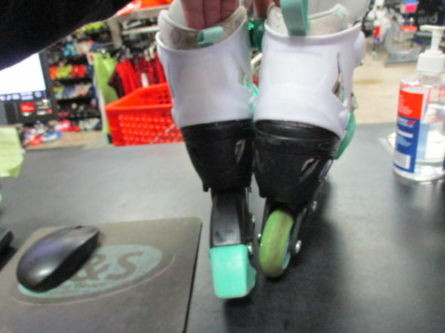 Load image into Gallery viewer, Used Roller Durby Adjustable In - Line Roller Skates

