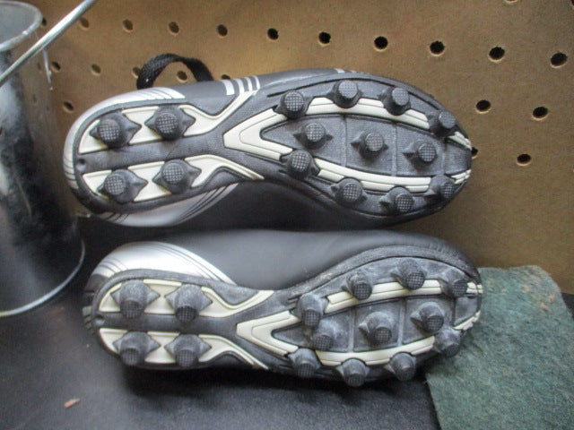 Load image into Gallery viewer, Diadora Soccer Cleats Youth Size 9.5
