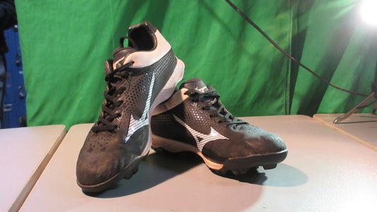 Used Mizuno Wave Finch Lightrevo Youth Molded Fastpitch Cleat - Size 5.5