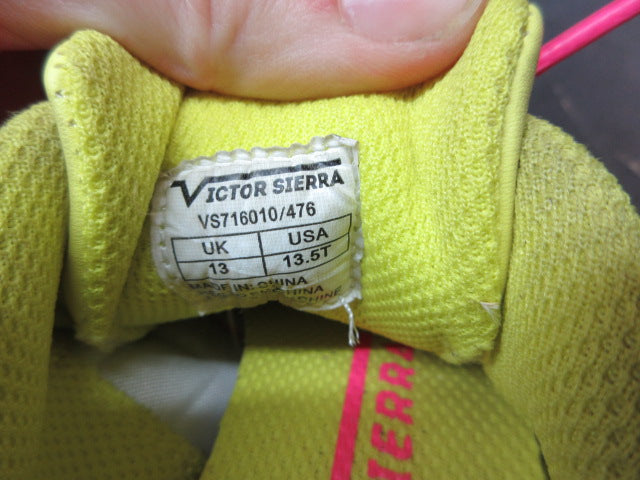 Load image into Gallery viewer, Used Victor Sierra Kids Cattura MD Jr Soccer Shoes - Size 13.5T
