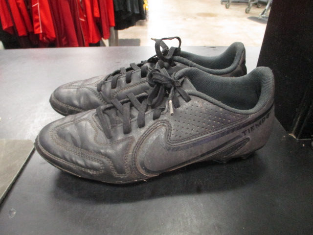 Load image into Gallery viewer, Used Nike Tiempo Size 6.5 Soccer Cleats
