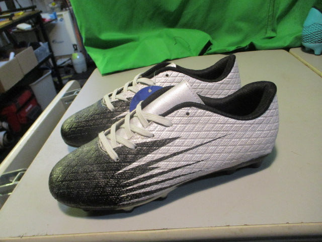 Load image into Gallery viewer, Hawkwell Size 5 Soccer Cleats
