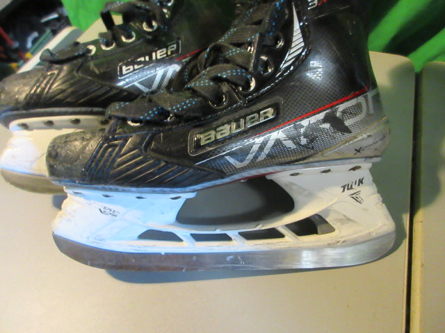 Load image into Gallery viewer, Used Bauer Vapor 3X Hockey Skates Size 5.5 Fit 1 - Right Heel is Split
