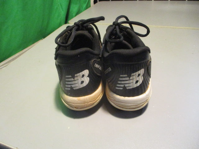 Load image into Gallery viewer, Used New Balance 4040v7 Size 5.5 Cleats
