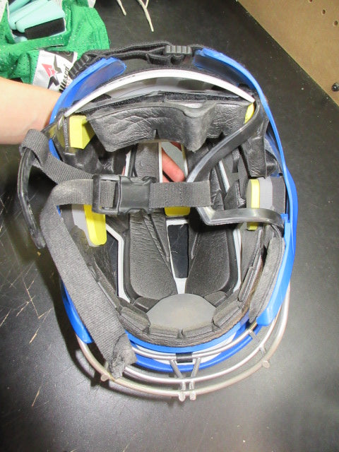 Load image into Gallery viewer, Used Cascade LX Womens Lacrosse Helmet
